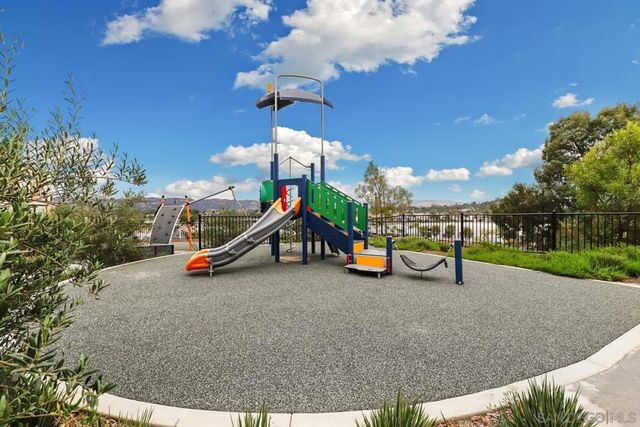 1227 Sunrise Vw 105, San Marcos, CA 92078