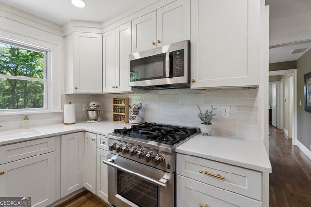3306 Woodview Drive SE, Smyrna, GA 30082