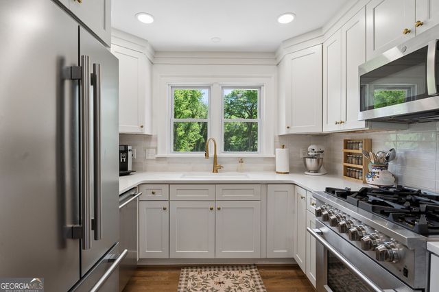 3306 Woodview Drive SE, Smyrna, GA 30082