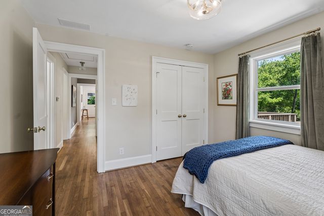 3306 Woodview Drive SE, Smyrna, GA 30082