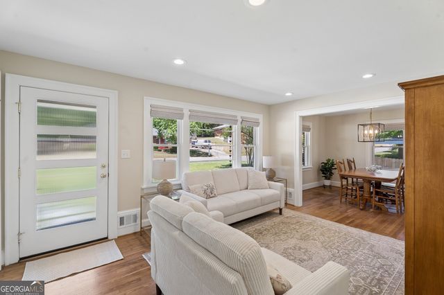 3306 Woodview Drive SE, Smyrna, GA 30082