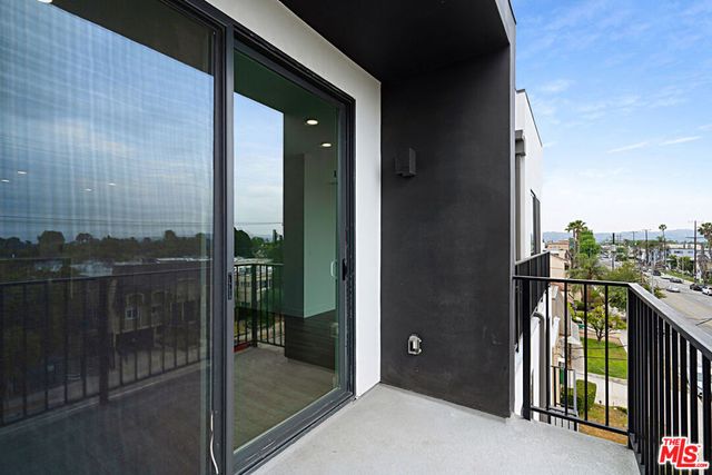 6144 Whitsett Avenue 403, North Hollywood, CA 91606