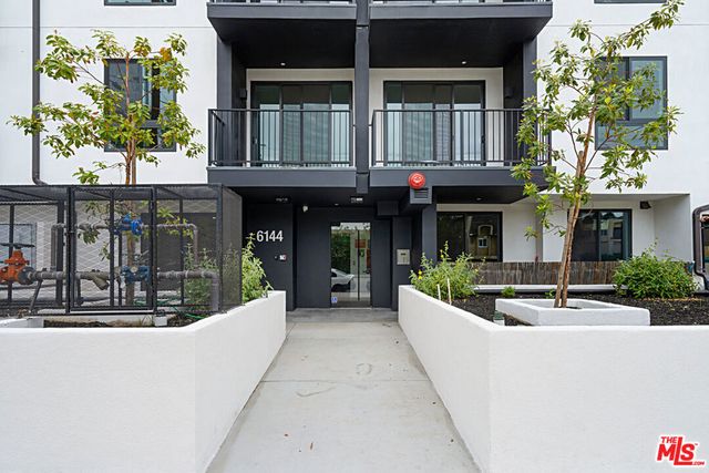 6144 Whitsett Avenue 403, North Hollywood, CA 91606