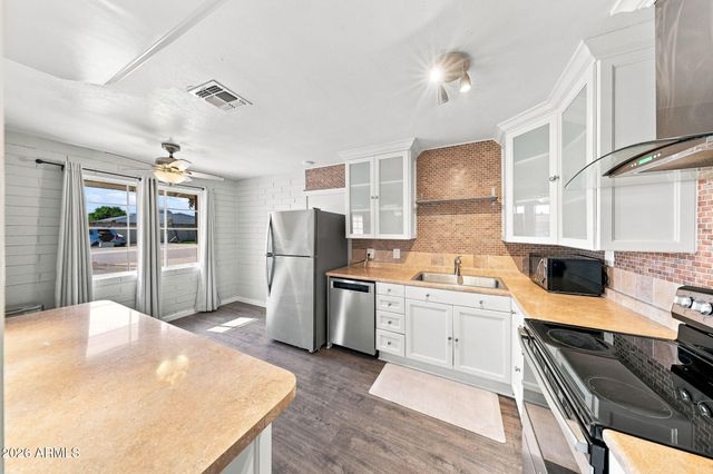 10223 N 17TH Drive, Phoenix, AZ 85021