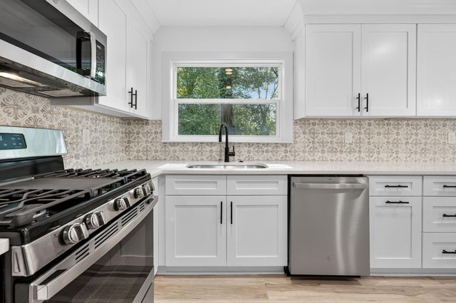 220 Edge Avenue, Valparaiso, FL 32580