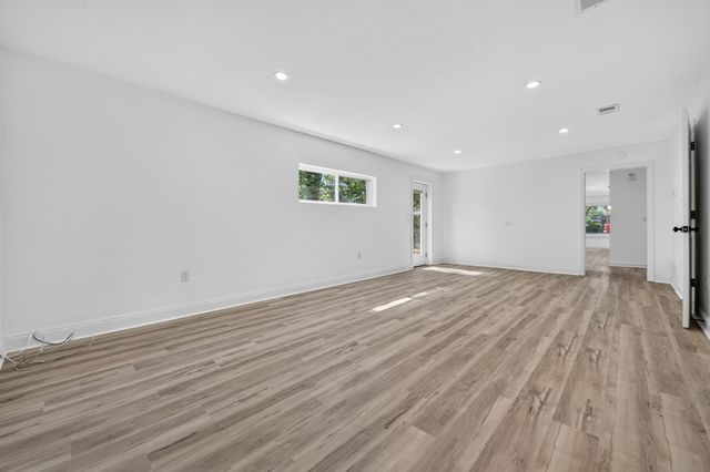 220 Edge Avenue, Valparaiso, FL 32580