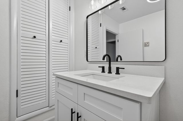 220 Edge Avenue, Valparaiso, FL 32580