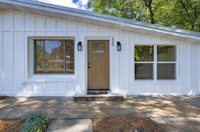 220 Edge Avenue, Valparaiso, FL 32580