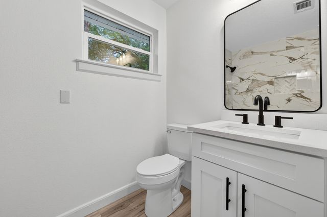 220 Edge Avenue, Valparaiso, FL 32580