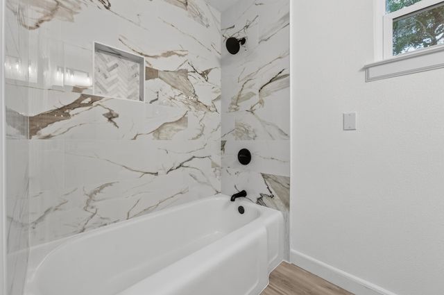 220 Edge Avenue, Valparaiso, FL 32580