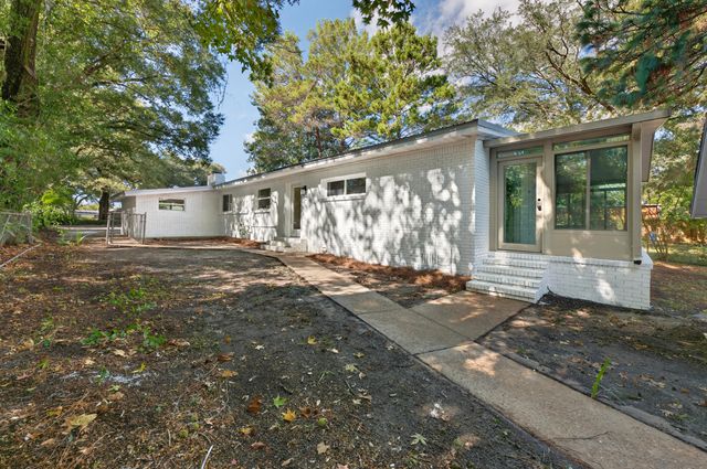 220 Edge Avenue, Valparaiso, FL 32580