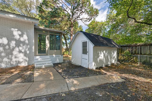 220 Edge Avenue, Valparaiso, FL 32580