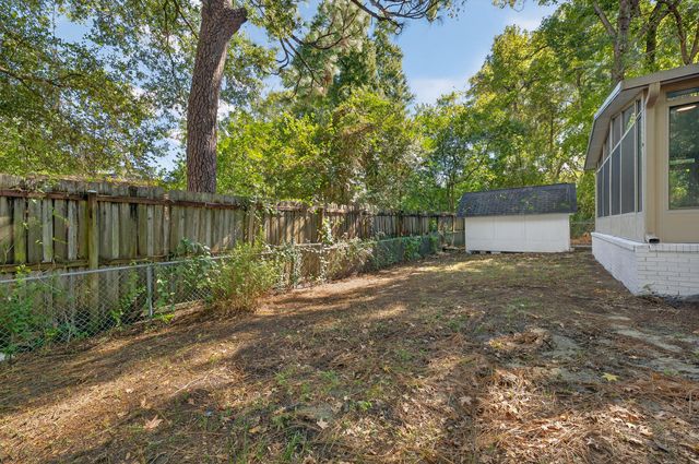 220 Edge Avenue, Valparaiso, FL 32580