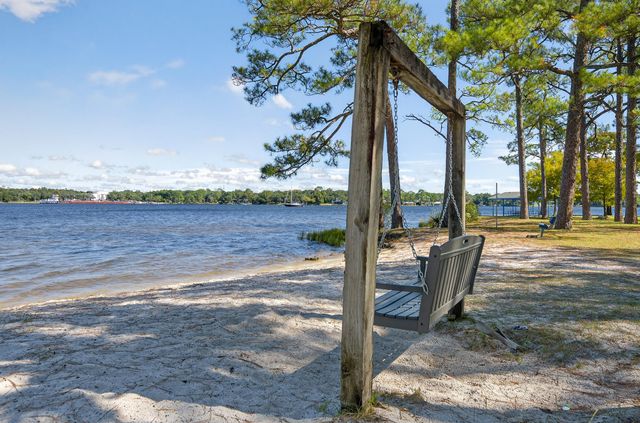 220 Edge Avenue, Valparaiso, FL 32580