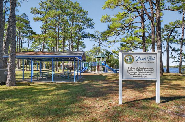 220 Edge Avenue, Valparaiso, FL 32580