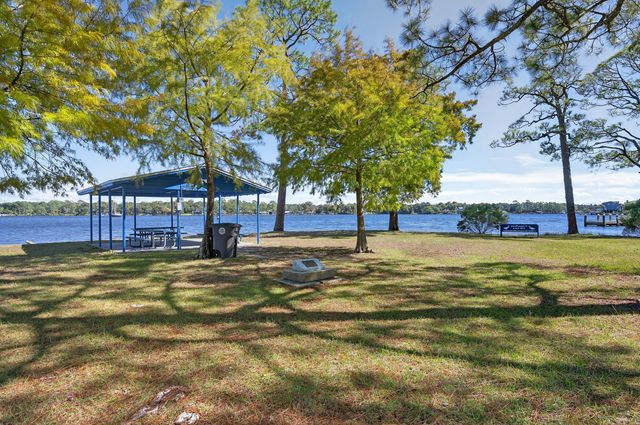 220 Edge Avenue, Valparaiso, FL 32580