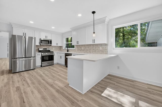 220 Edge Avenue, Valparaiso, FL 32580