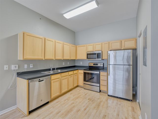 400 E Locust Street 101, Des Moines, IA 50309