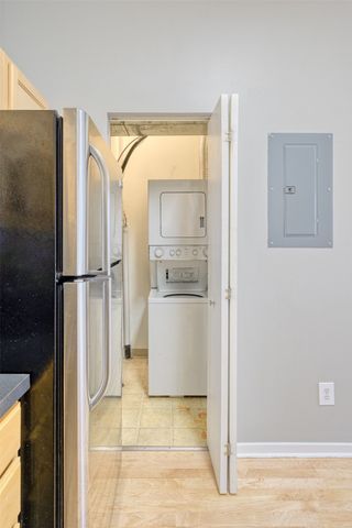 400 E Locust Street 101, Des Moines, IA 50309