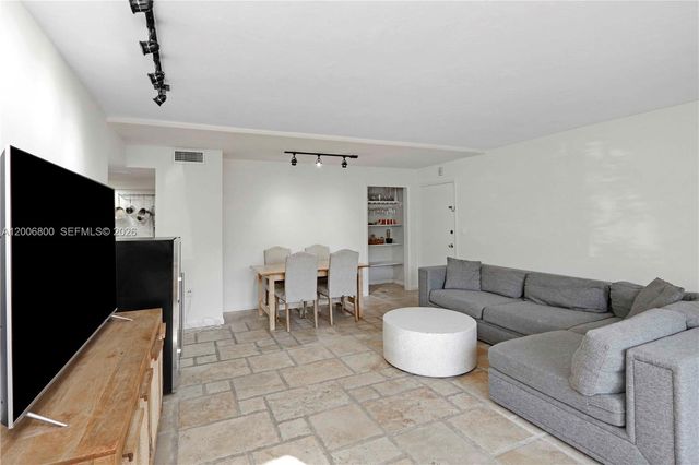 9394 SW 77th Ave F4, Miami, FL 33156