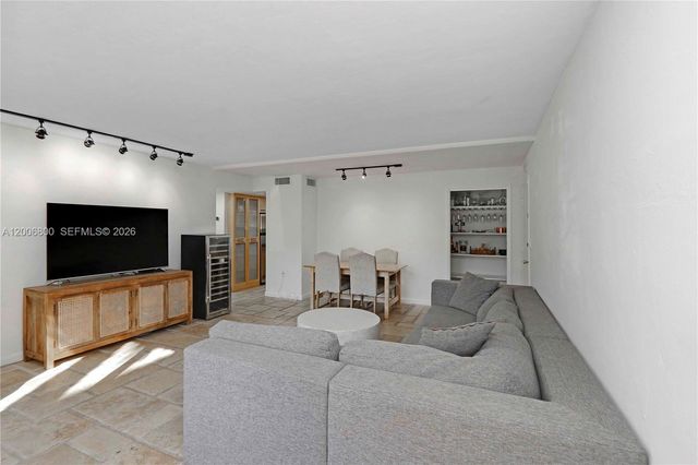 9394 SW 77th Ave F4, Miami, FL 33156