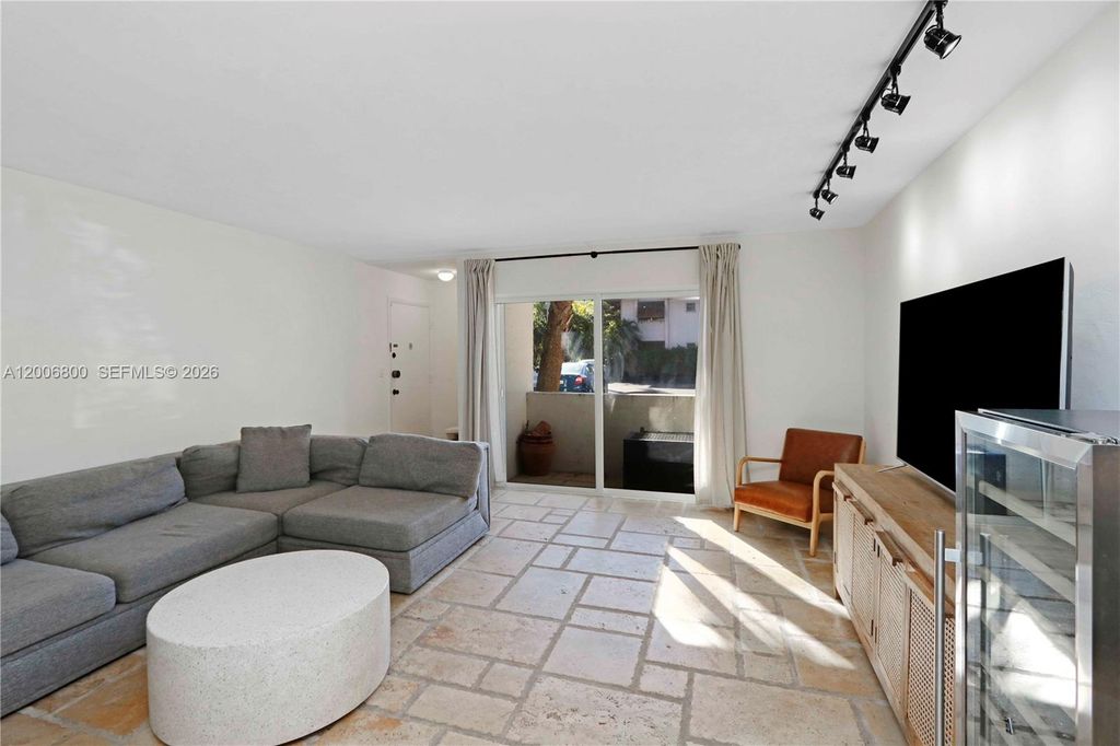 9394 SW 77th Ave F4, Miami, FL 33156