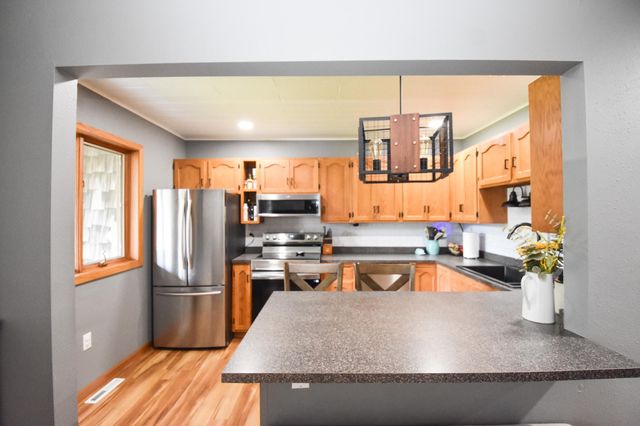 608 37th Avenue S, Moorhead, MN 56560