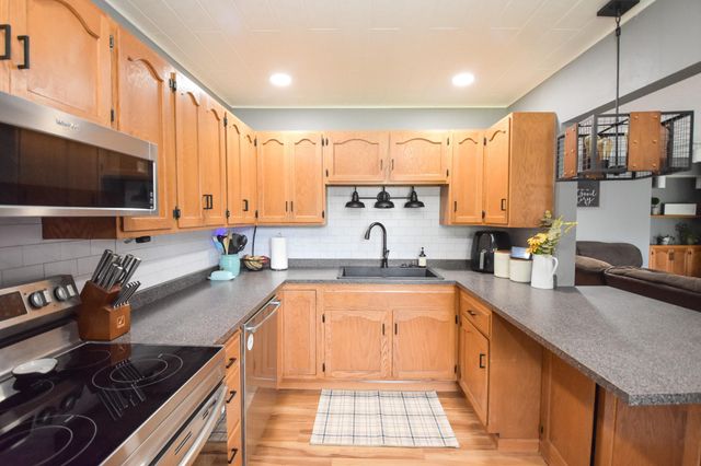 608 37th Avenue S, Moorhead, MN 56560