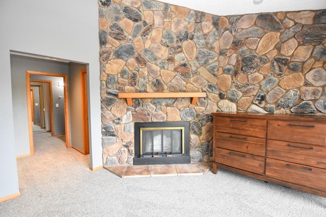 608 37th Avenue S, Moorhead, MN 56560