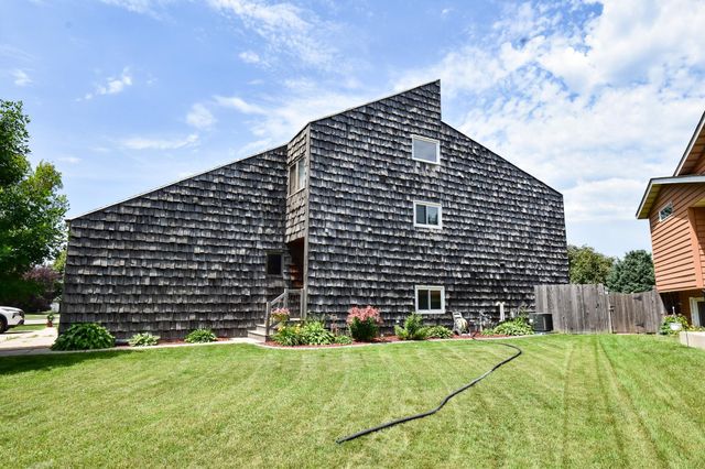 608 37th Avenue S, Moorhead, MN 56560