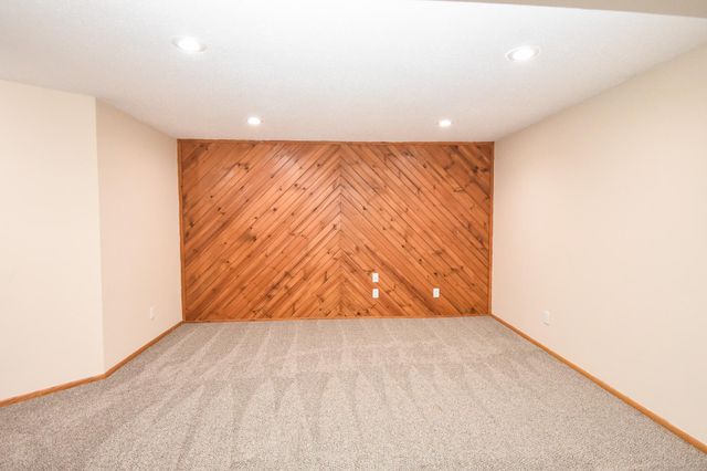 608 37th Avenue S, Moorhead, MN 56560
