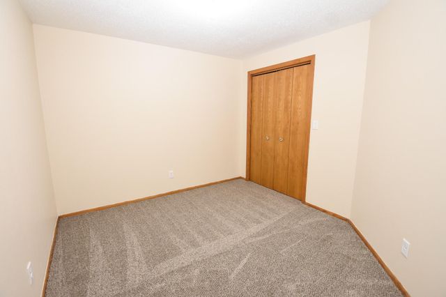 608 37th Avenue S, Moorhead, MN 56560