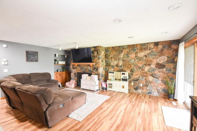 608 37th Avenue S, Moorhead, MN 56560