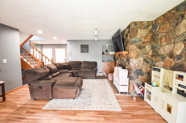 608 37th Avenue S, Moorhead, MN 56560