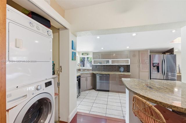 1118 NW 16th St, Fort Lauderdale, FL 33311