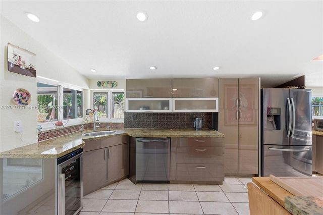 1118 NW 16th St, Fort Lauderdale, FL 33311