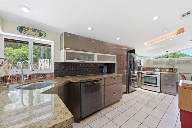 1118 NW 16th St, Fort Lauderdale, FL 33311