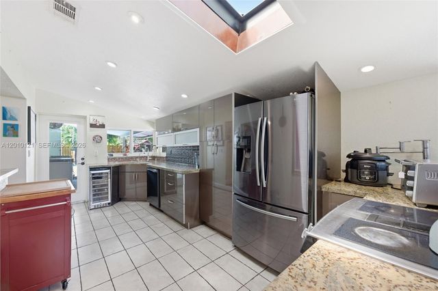 1118 NW 16th St, Fort Lauderdale, FL 33311