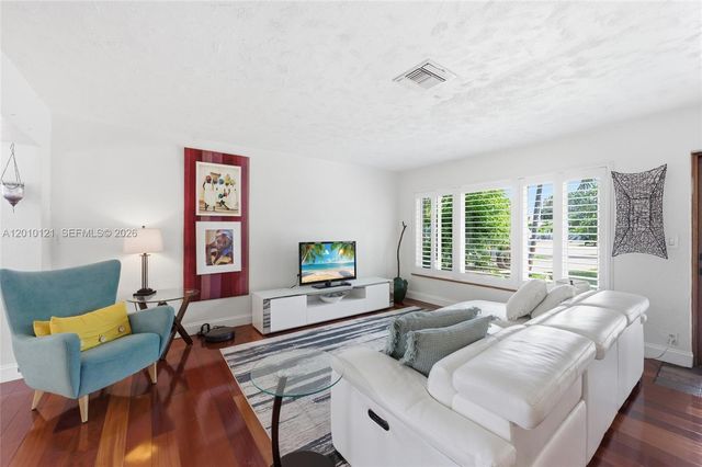 1118 NW 16th St, Fort Lauderdale, FL 33311