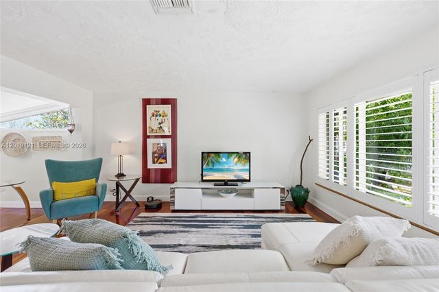 1118 NW 16th St, Fort Lauderdale, FL 33311
