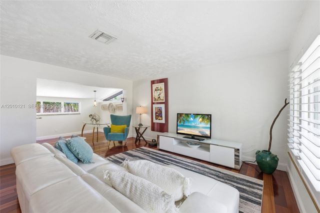 1118 NW 16th St, Fort Lauderdale, FL 33311