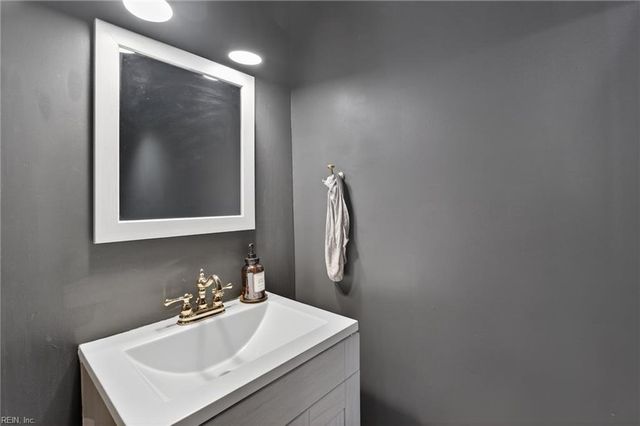 1108 Jamestown CRES, Norfolk, VA 23508