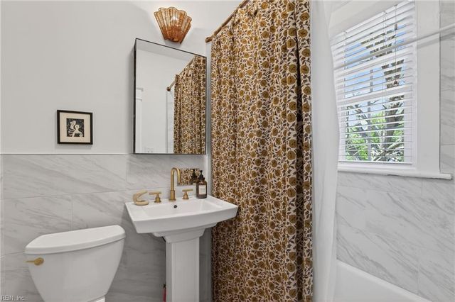 1108 Jamestown CRES, Norfolk, VA 23508