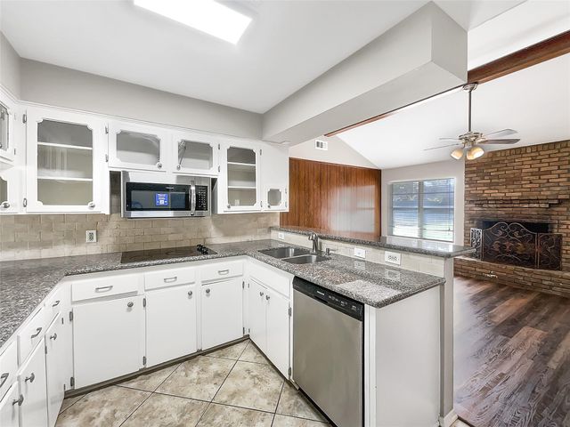 403 Christina Lane, Friendswood, TX 77546