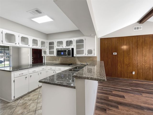 403 Christina Lane, Friendswood, TX 77546