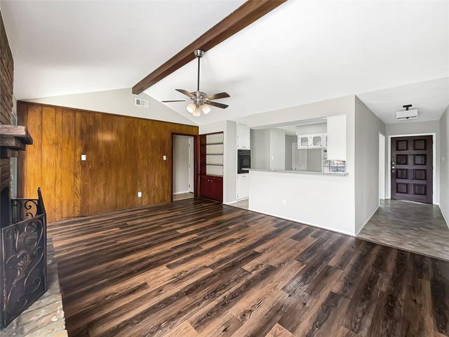 403 Christina Lane, Friendswood, TX 77546