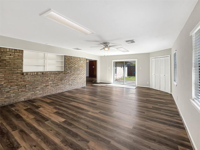 403 Christina Lane, Friendswood, TX 77546