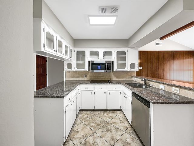 403 Christina Lane, Friendswood, TX 77546