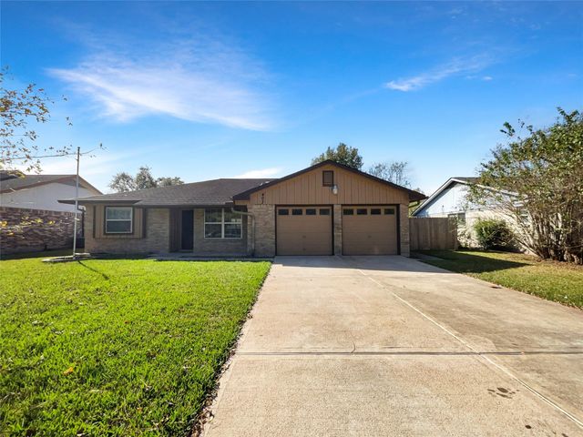 403 Christina Lane, Friendswood, TX 77546