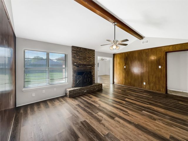 403 Christina Lane, Friendswood, TX 77546